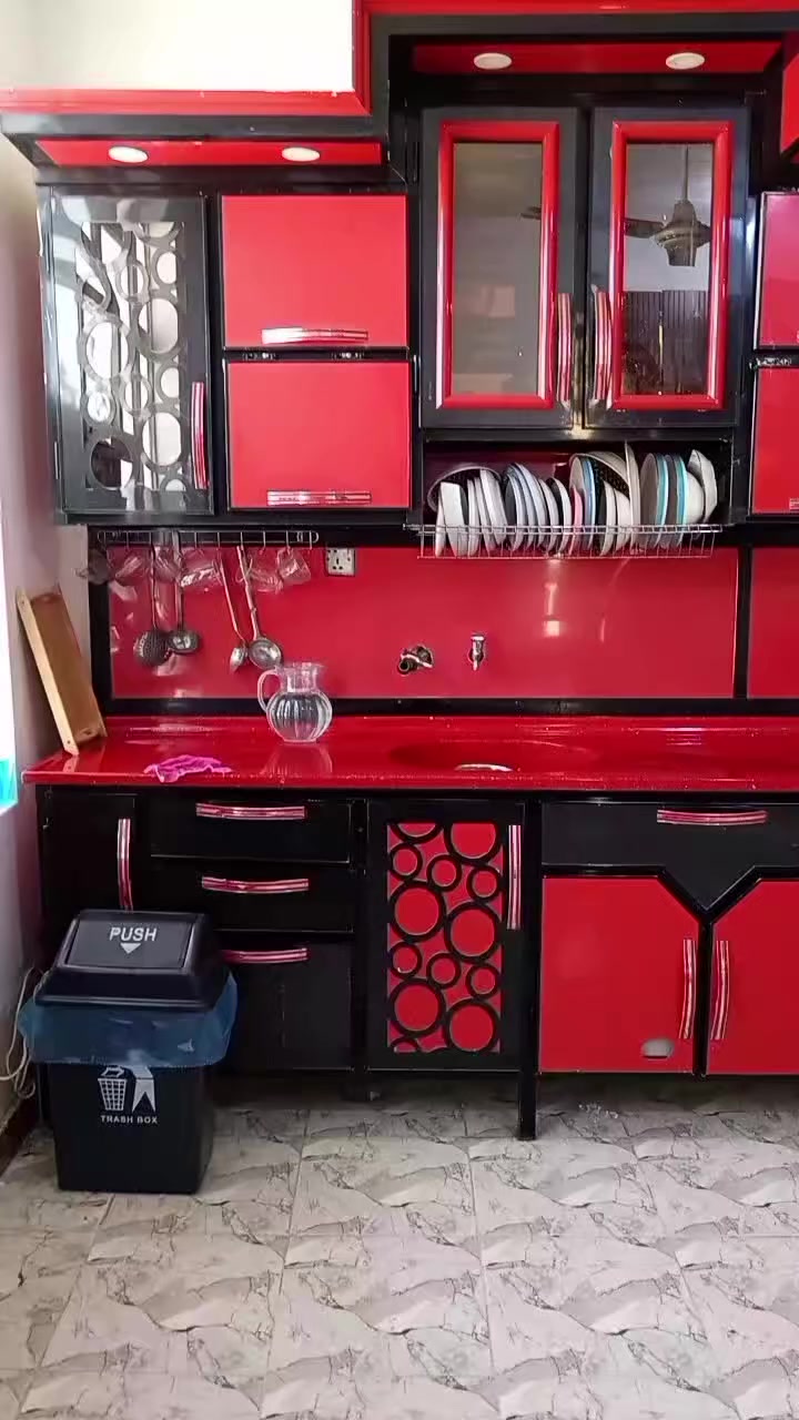 كاونتر تزكام مبطن من الداخل نضيف كلش مابي شي فقط هاي كسر بلباب الارضي امامكم واضح القياس ٣متر ب٣متر الي يريده يتصل هذا الرقم  **********************
