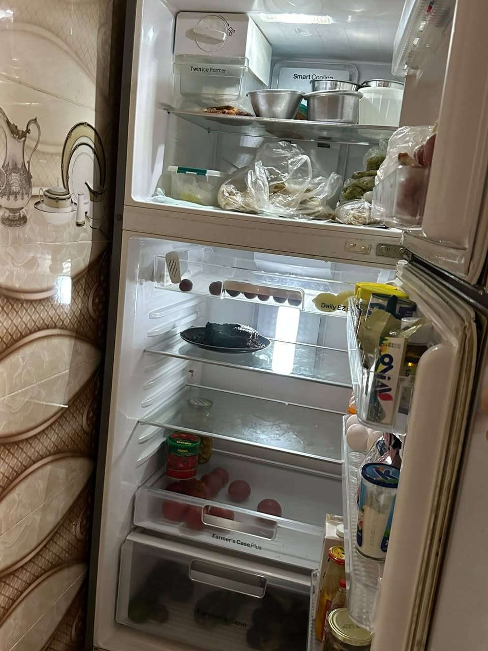 ثلاجة انفيرتر هوائي فول مواصفات شاشة لمس وبراد ماي وقاعدة ثلج مكعبات مكانهه كركوك سعرة ٢٥٠ حجم ٢٢ قدم جبيرة كلش ***********
