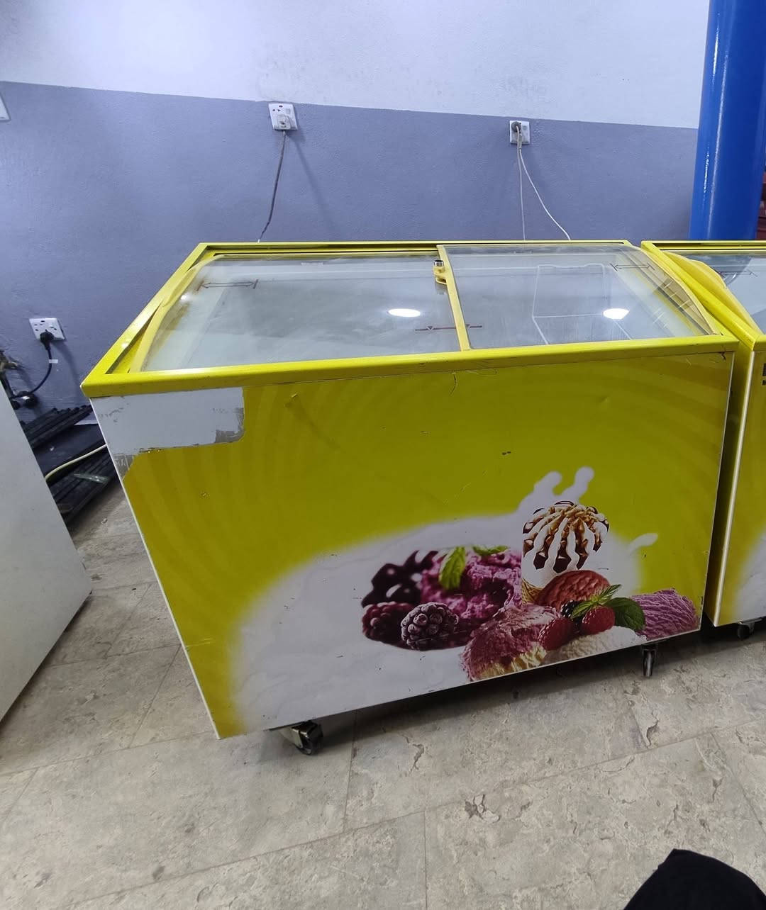 ثلاجات للبيع ٥قدم و١٠قدم وبطحيه حجم ١٢ ومجمده عموديه حجم 30 نظافتهن فول عنوان بغداد الاستفسار ع ***********او صفحه
