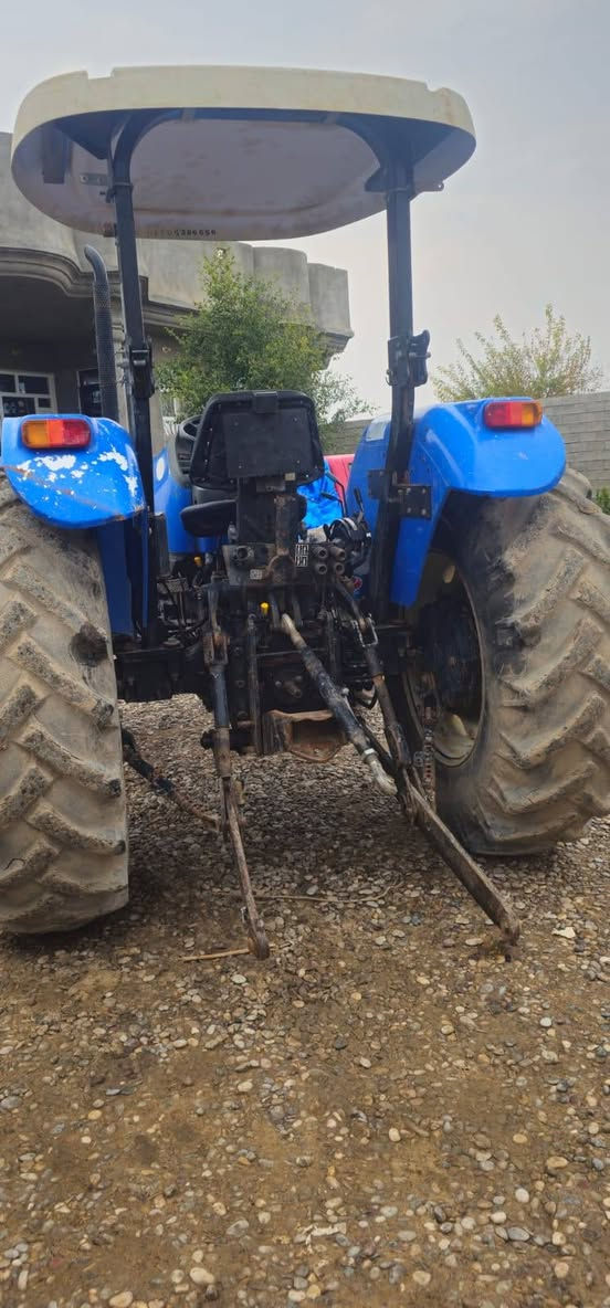 السلام وعليكم مكينه نيهولند موديل 2013 رقم مكينه جاهزه المكان ديالى رقم الموبايل ***********
