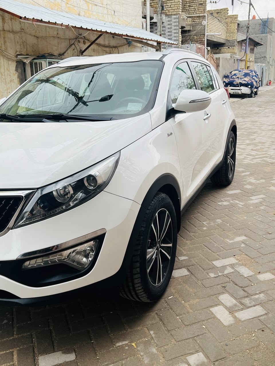 السلام عليكم سبورتج 2017 خليجي الشركه الدوليه 
مكينه 2400 مكينه كير خير من الله فور ويل 2
مري شفط اشاير بل مري حساسات كأمره 
تبريد قطعتين ثلج 🧊 مكفوله بيها بس باب صبغ 
السياره جاهزه من كلشي رقم بغداد نكليزي بسمي
مكان بغداد 
السعر ١٦٢
***********
