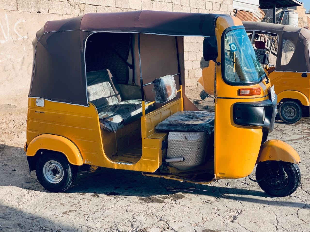 موديل 2019 شهر 12 مرقمة رقم إنكليزي محرك مكفول تجفيت جديد شركة
بيه ضربه بارد بل صفحة موظحة بل صور باقي الكشر مكفول 
سعر 5400وبيهة مجال بسيط مكاني بغداد الحسينية مال راشدية
رقمي***********
