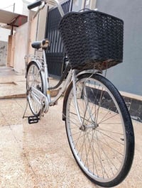 بايسكل عبدالحليم حجم 26 نظيف فقط الويل الخلفي يحتاج تعديل السعر (50) و...