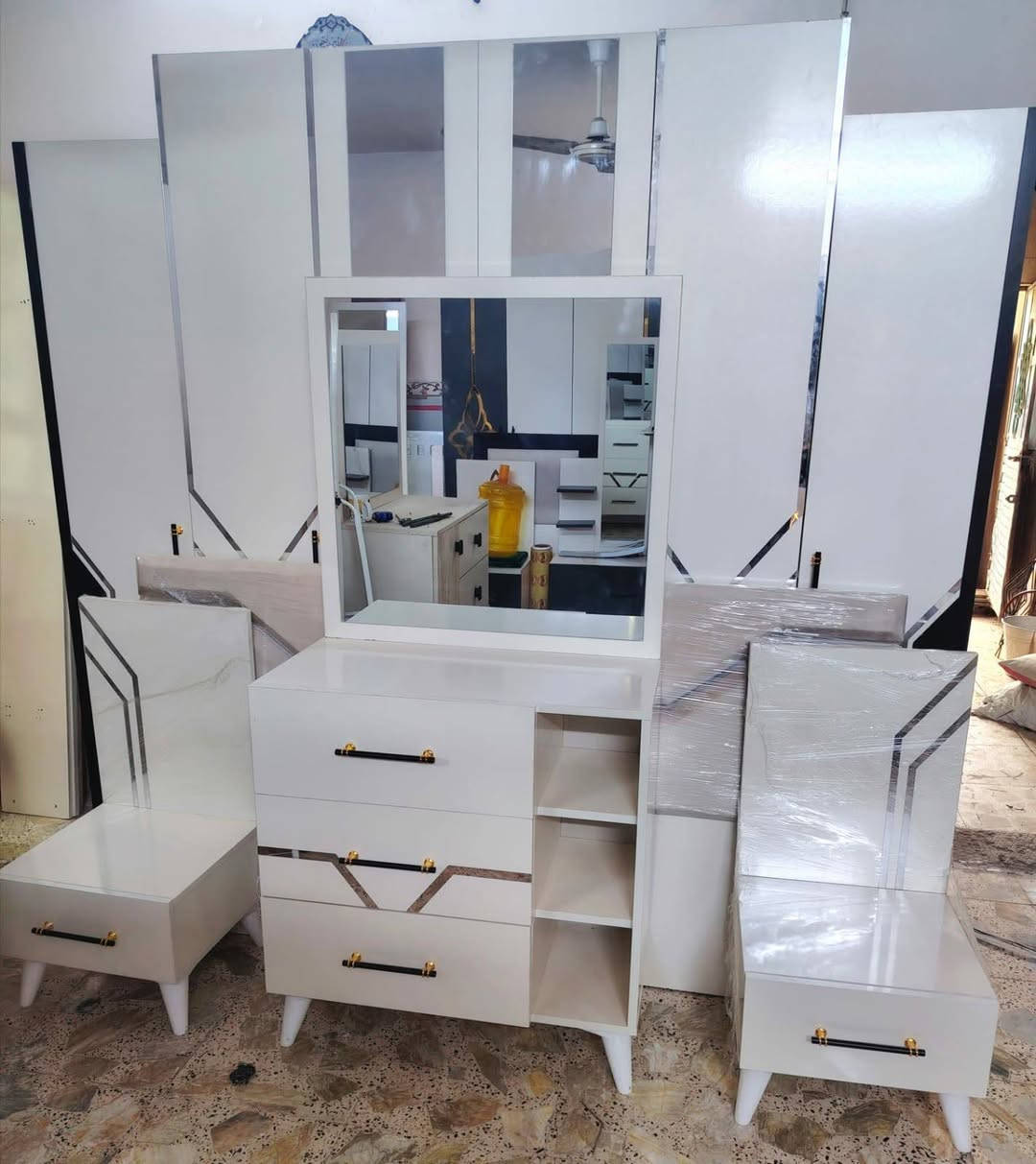 غرفه نوم 5 قطع اخت الجديده  نضافه 95% ابواب هيدروليك كل هذا بـ 550 شد ونقل داخل بغداد مجاني***********
