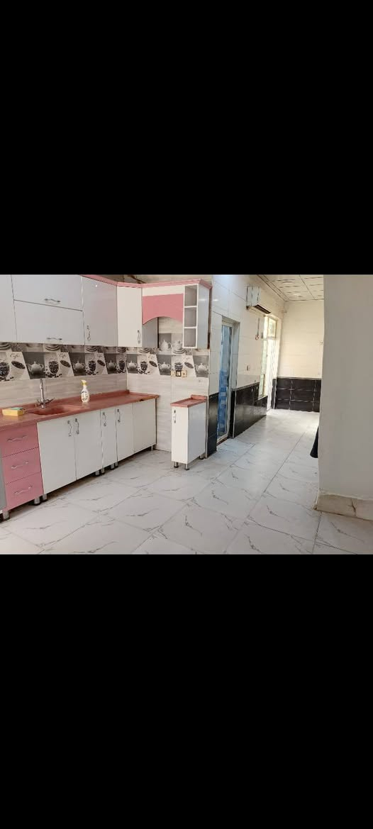 دار للبيع حي المكرمه خلف مطعم سيد سعد قرب شارع الطاقه 
المساحه 90 م
بناء 2023 صب اساس وسقف
يحتوي ع غرفه نوم+صاله+استقبال+مطبخ+صيحات داخليه و خارجيه وبيتونه كبيرة مخزن 
للستفسار مراجعه عقارات ابو مصطفى العبودي 
***********
