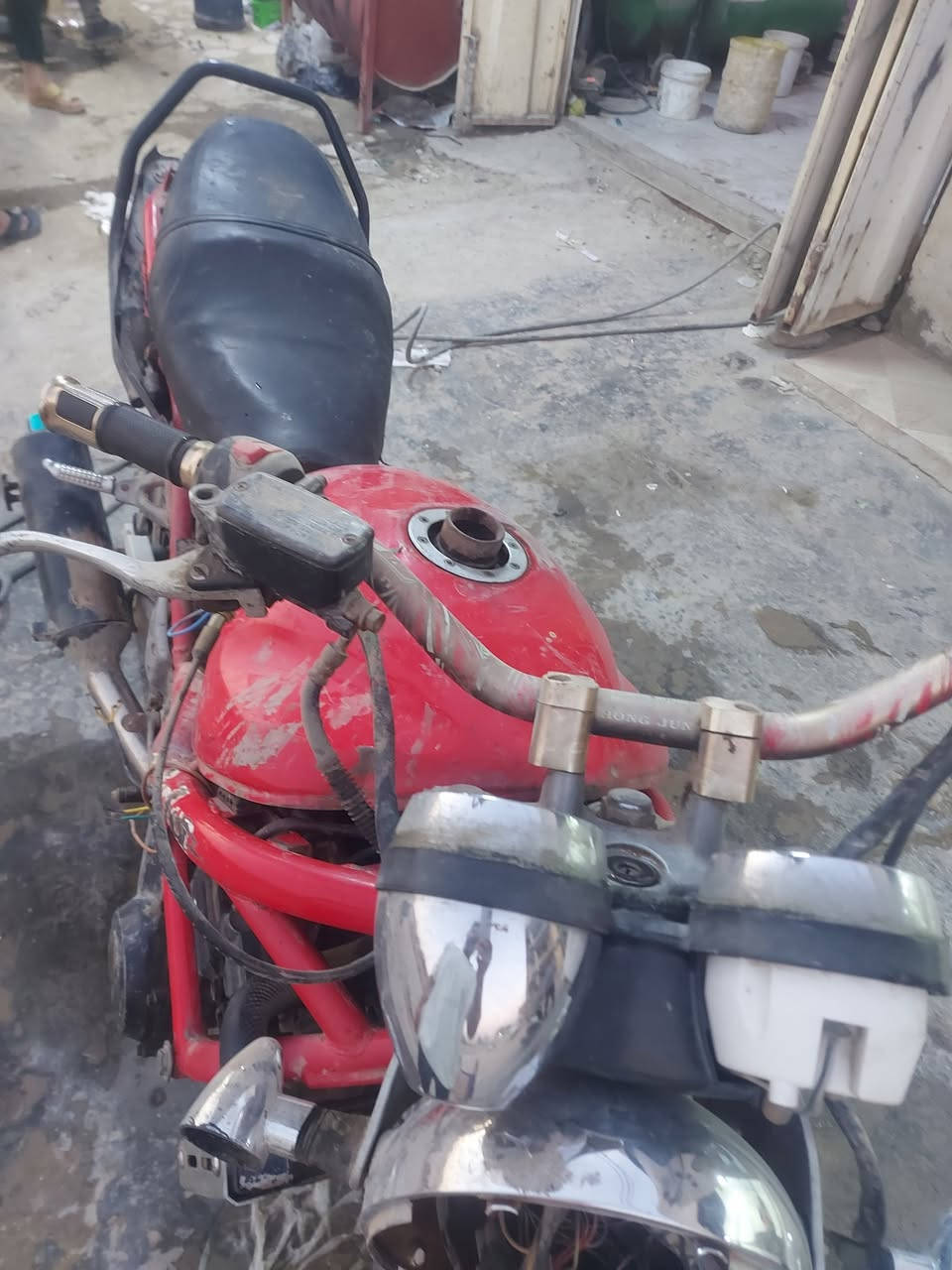 سلام عليكم هااي باندة 400 جانت متروكه عطلها بصيط كهربائيات بس ابيع كوم حديد مكانها الديوانية حي الوحده  
***********
