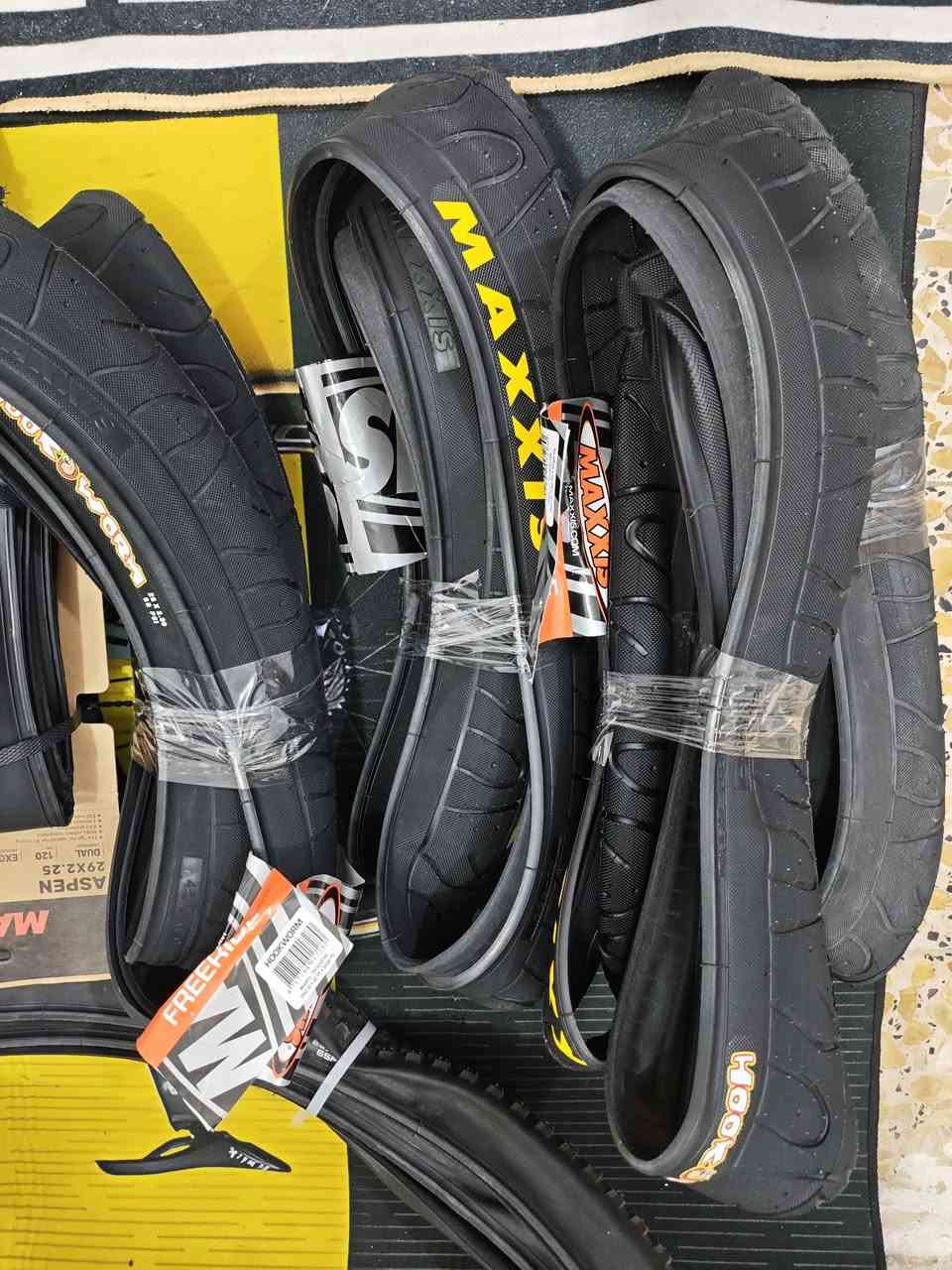 سلام عليكم
متوفر أطارات احجام 26/27.5/29 MAXXIS  💯 

بيهن تك وبيهن زوج 

جديد غير مستخدم

شنو يعجبك تفضل خاص وتدلل

تفاصيل اكثر خاص 

متوفر توصيل جميع المحافظات 5
***********
