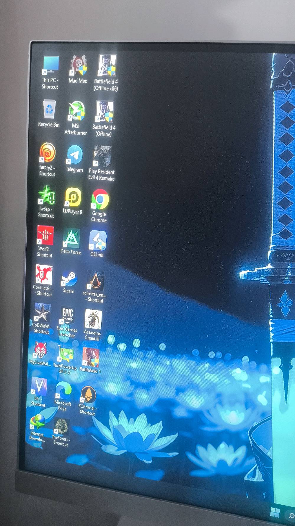 pc بمواصفات حلوه كارت شاشهRx580
رام16
ssd240+ذاكره اضايفيه 2تيره
بور سبلاي650واط
معالجGPU XEON E5 2680v3
كلش مرتبه كدراسه والعاب ابيعه هيه والشاشه وكيبورد وماوس