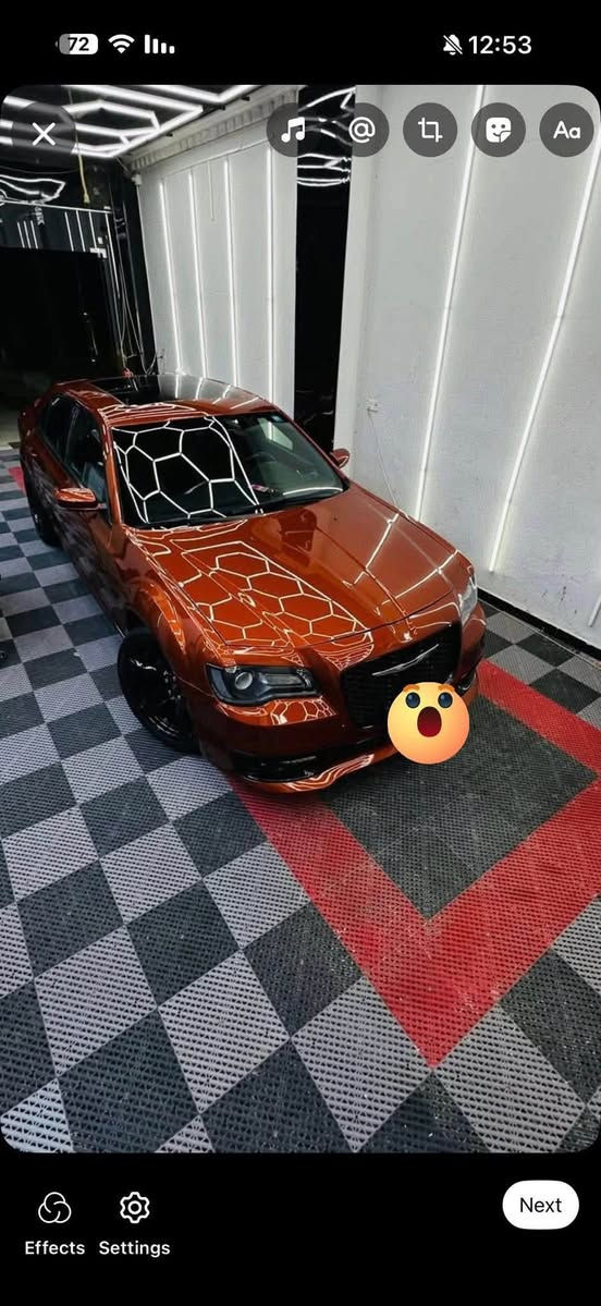 السلام عليكم
اوباما كرايسلر S

السياره فول1/1 

توويل

موديل 2020 أصل

محرك 3600 

العداد 62

رقم بغداد إنكليزي بسمي

السيارة حادثه جاملغ وبنيد صبغ وباب مبدل نفس لون   

السعر   240

المكان بغداد 

رقم الهاتف ***********
