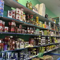 رفوف خشب • ١٠ قطع • حي جهاد