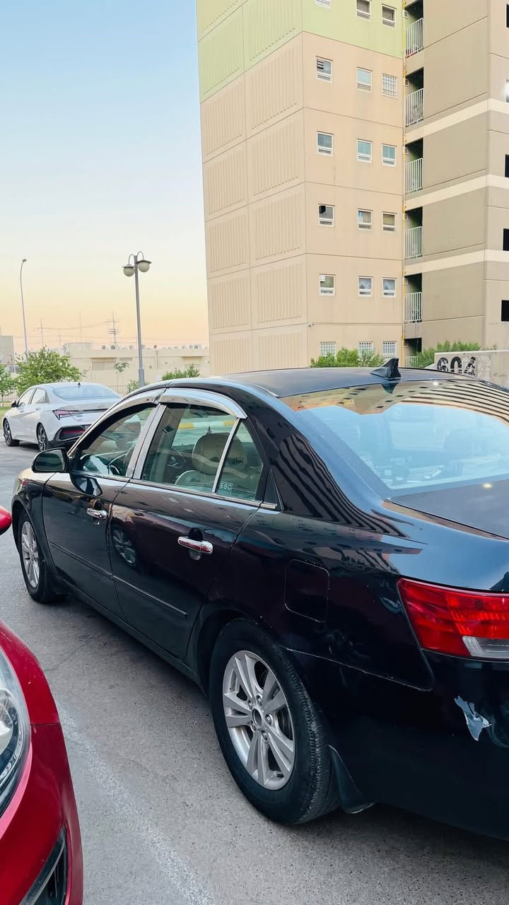 السلام عليكم سوناتا 2007 وارد امريكي فتحة  كشن كهرباء محرك 3300 بيها مكانات صبغ احسبها حزام للبيع او المراوس السعر 75 مكاني بغداد بسماية ***********
