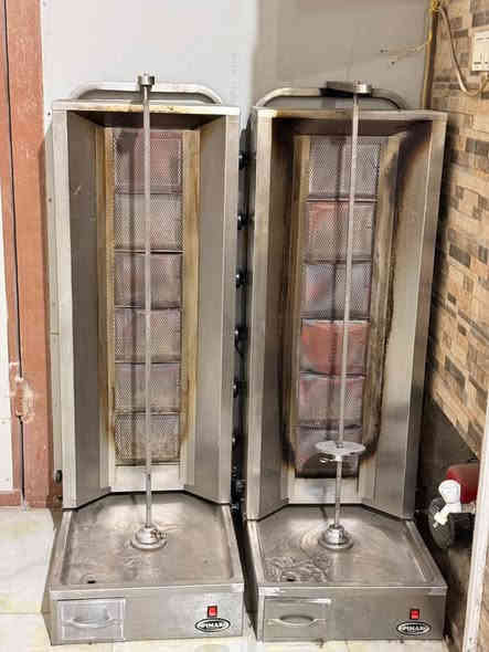 شوايات شاورما تركية درجة اولى 
الشيش يفتر كهربائي 
استعمال سبوعين فقط اخت الجديدة 
السعر ٤٥٠ القطعة 
العنوان : النجف / حي الامير
***********
