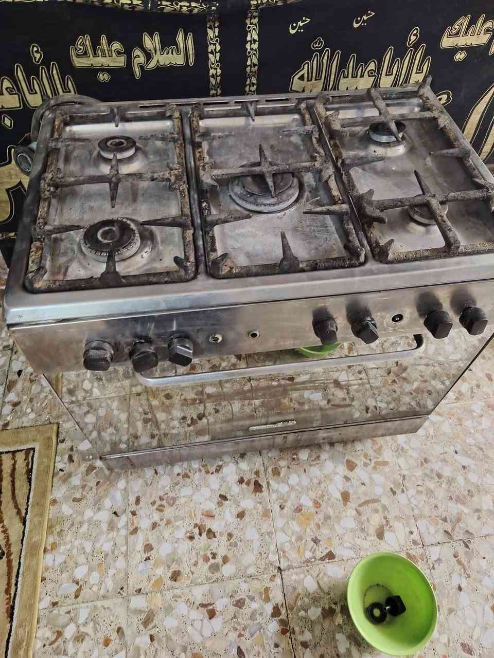 سلام عليكم من رخصة مدير الكروب طباخ للبيع ١٥٠وبيه مجال قليل الناصريه المركز مراسله على ***********
