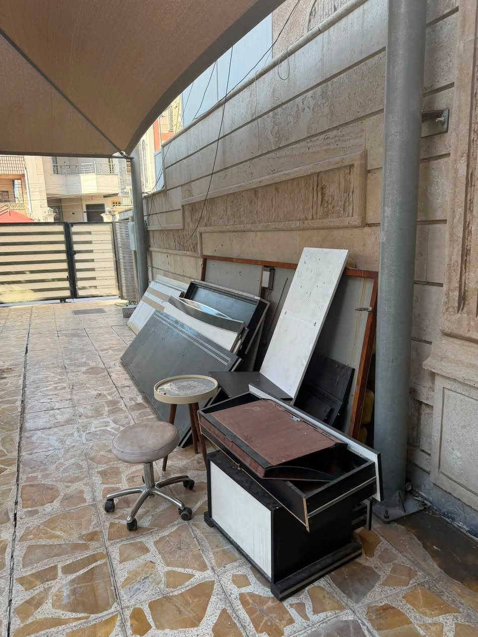 السلام عليكم غراض مال مكتب تخم عدد2 واحد اسود واحد جوزي
وغرفة نوم ومكتب عدد2 كامل ملحقاتة للبيع شلعة وحدة
الاستفسار ***********
مكاني بغداد
