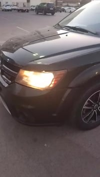 دوج حورني للبيع موديل 18 ماشية 75 الف سيارة جاهزة حادثها بس جاملغ امام...