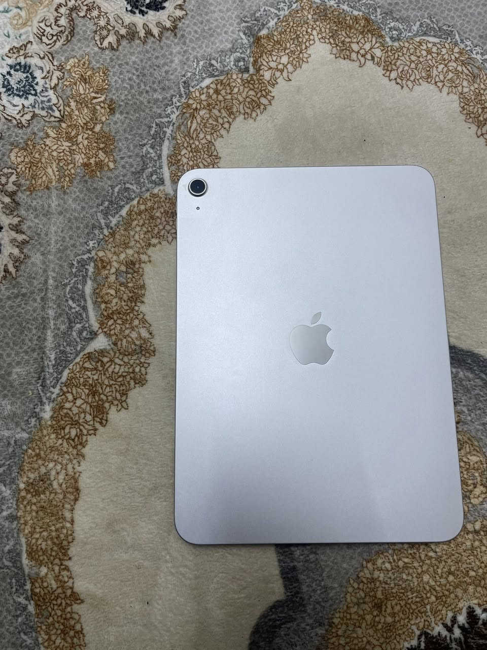 ايباد 11 ذاكره 128 نضيف شخط ما بي ضمانه ما منتهي 
مكان بغداد شعب توصيل ما عندي سعر 425 
***********متواجد واتساب ✅
