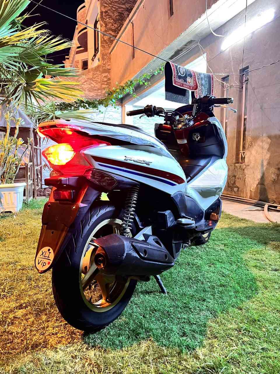 السلام عليكم
دراجه بي سي اكس pcx
جيل اول ياباني 
محرك 150cc
محرك شرط ممفتوح شرط الفحص 
دراجه نظيفه بيها ملاحضات بالكفر الامامي
حساس ازدحام 
حساس ستاند 
تدفئه يدات هيتر 
منظومه زنون 
كهربائيات شغاله 
كلشي بيها شغال ومكفول 
تايرات جدد 
السعر مليون قفل 🔒 
***********
