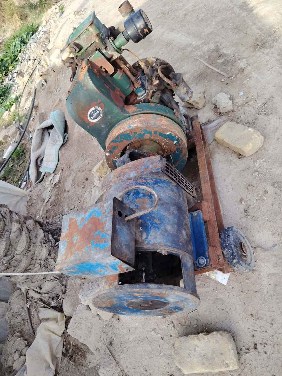 السلام عليكم مولد هندي للبيع 10 حصان 10 كيفي شغال علفحص مكان محاويل ناحية الامام  ***********
