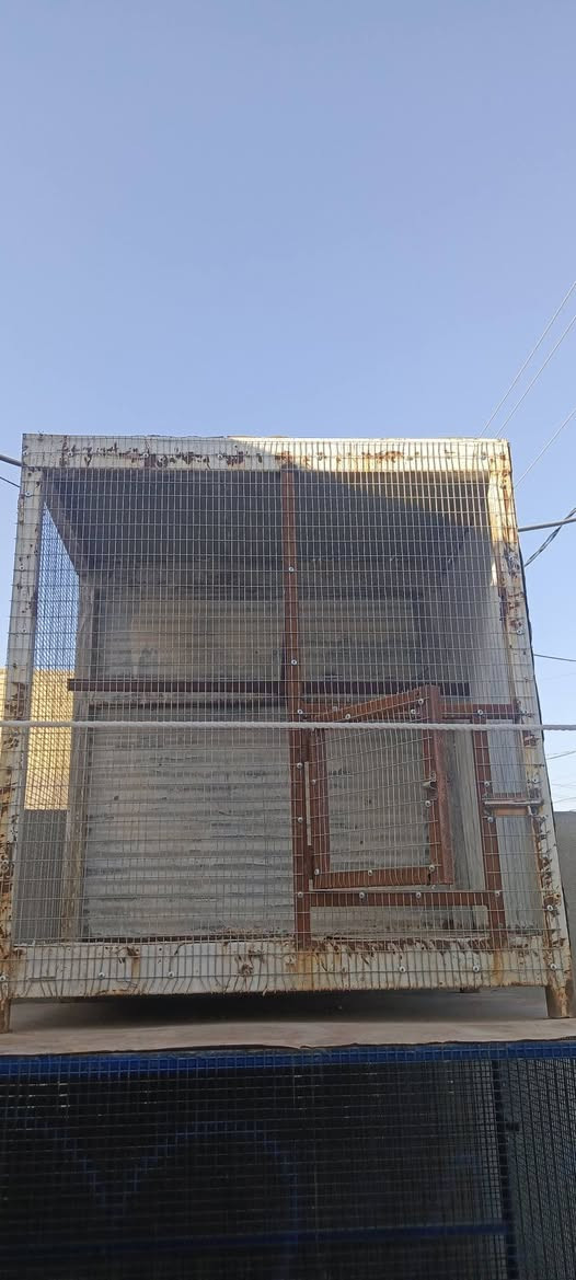 قفص للبيع ارتفاع 100متر عرض100متر عرضني 70 عايز بس صبغ سعر60الف *********** نجف حي الميلاد
