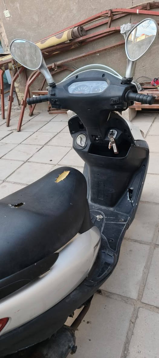 السلام عليكم شباب
دراجه سيام للبيع مكاني نجف حي الجزيرة 
رقمي ***********
السعر 400 وبيها مجال قليل 🤌

1- دراجه ما مفتوحه وين ما تريد نفحص 
2 - لايتات شغالت دبل اشاير شغالت هورن شغال 
3 - الدراجه شغاله سلف وهندر 👈👈 انتبه 👇
الهندر إني اشالعه بصيف علمود ما تنباك 😁 
4 - فقط الكفر الامامي مبدل فقط 👉👉👉
لحد يدور كفرات دورو دراجه زينه 🫠
