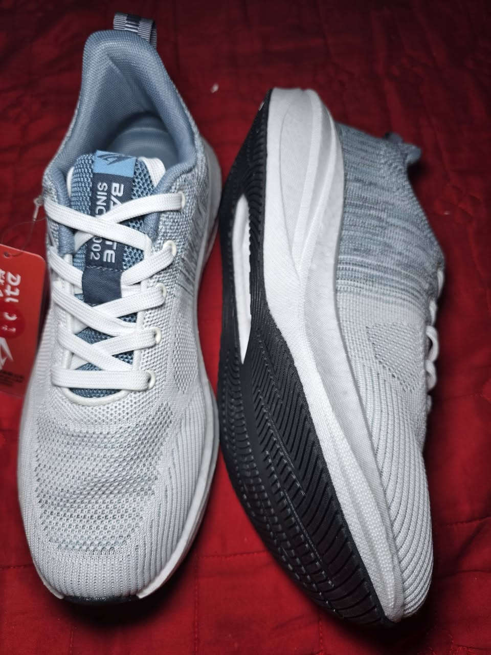 حذاء رياضي شبابي رجالي متوفر باكثر من لون وجميع القياسات 
للتواصل ***********
