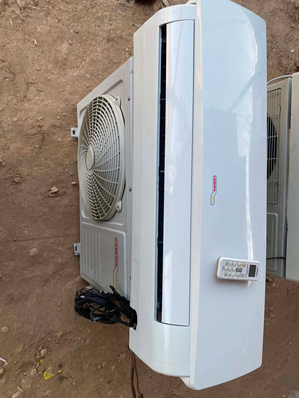 السلام عليكم 

سبالت للبيع 

LG طنين كلشي بلادي على وضع الشركه 

جنرال طن ونص ايضا بلادي كامل 

سبالت عدد 2 حجم 1 طن كاملات وضمان

كل السبالت بلادي بشرط تاخذ وتشد اذا تخلي الف دينار غـيـر الشد اني خسار 

***********
واتساب 
📩🚚☎️📞
