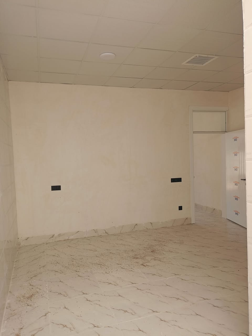رقم الاعلان 2385
#دارللبيع 105م
صفر _مامسكون _zero
كركوك بنجاعلي قريب جامع ايمان
#مكونات (غرفة نوم مطبخ استقبال وصحيات وكراج سيارة)
نظام دكت
فول سيراميك
فرع تبليط
فول مواصفات
فرع عريض
قريب من مدرسة
قريب من سوق
ماي حلو بين يوم ويوم
#سعر 48مليون و بي مجال
☎️ *********** واتساب
☎️ *********** فايبر
#مكتب_ازاد_للعقار
