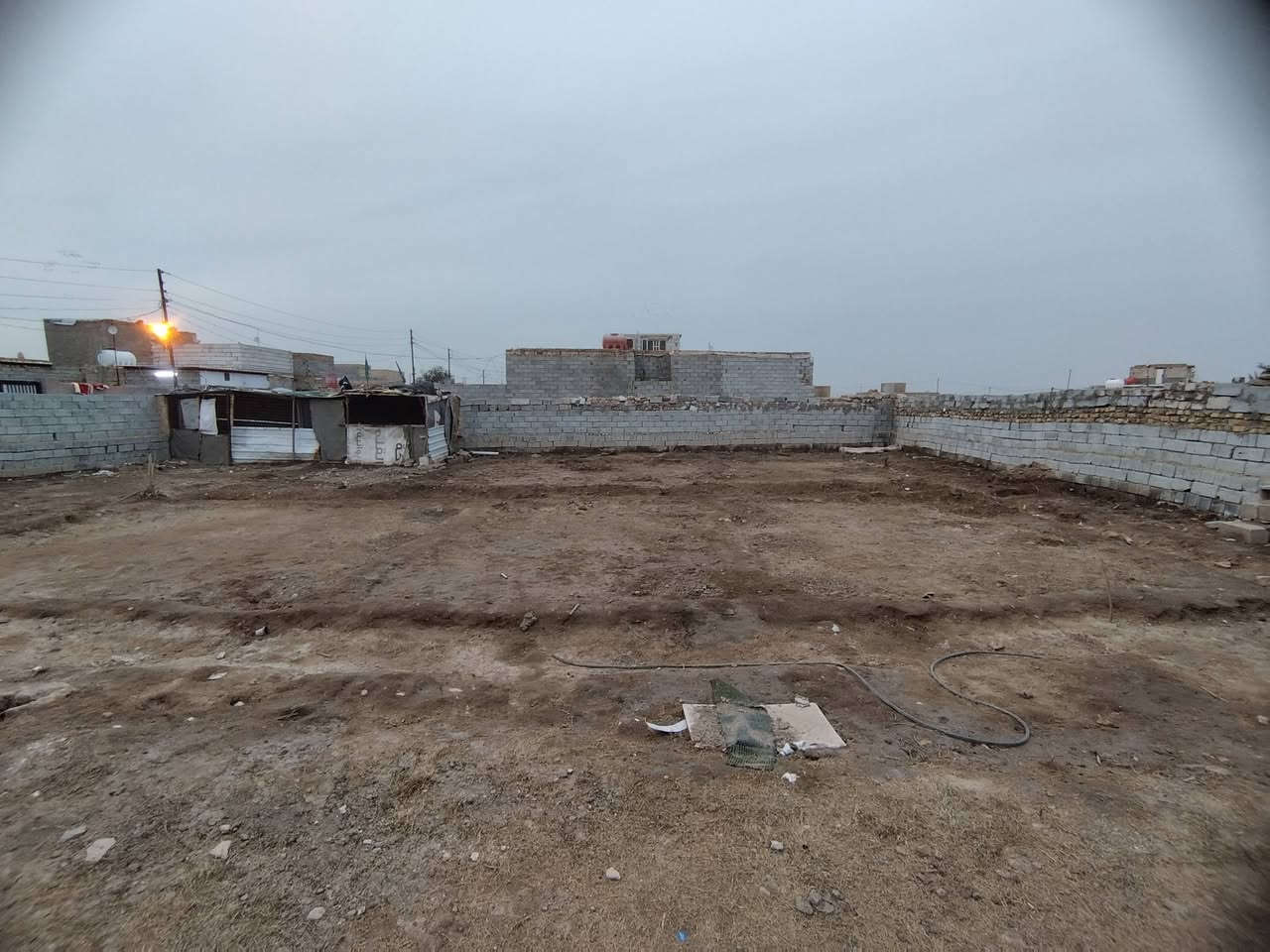 السلام عليكم ورحمة الله قطع ارض طابو زراعي سند 25 المكان ال حمد شقق الزيتون خلفه عمارات الزيتوت  مساحت القطع 600/ تكدر تقسمه عله 200/او 300رقم الهاتف ***********والخاص مفتوح
