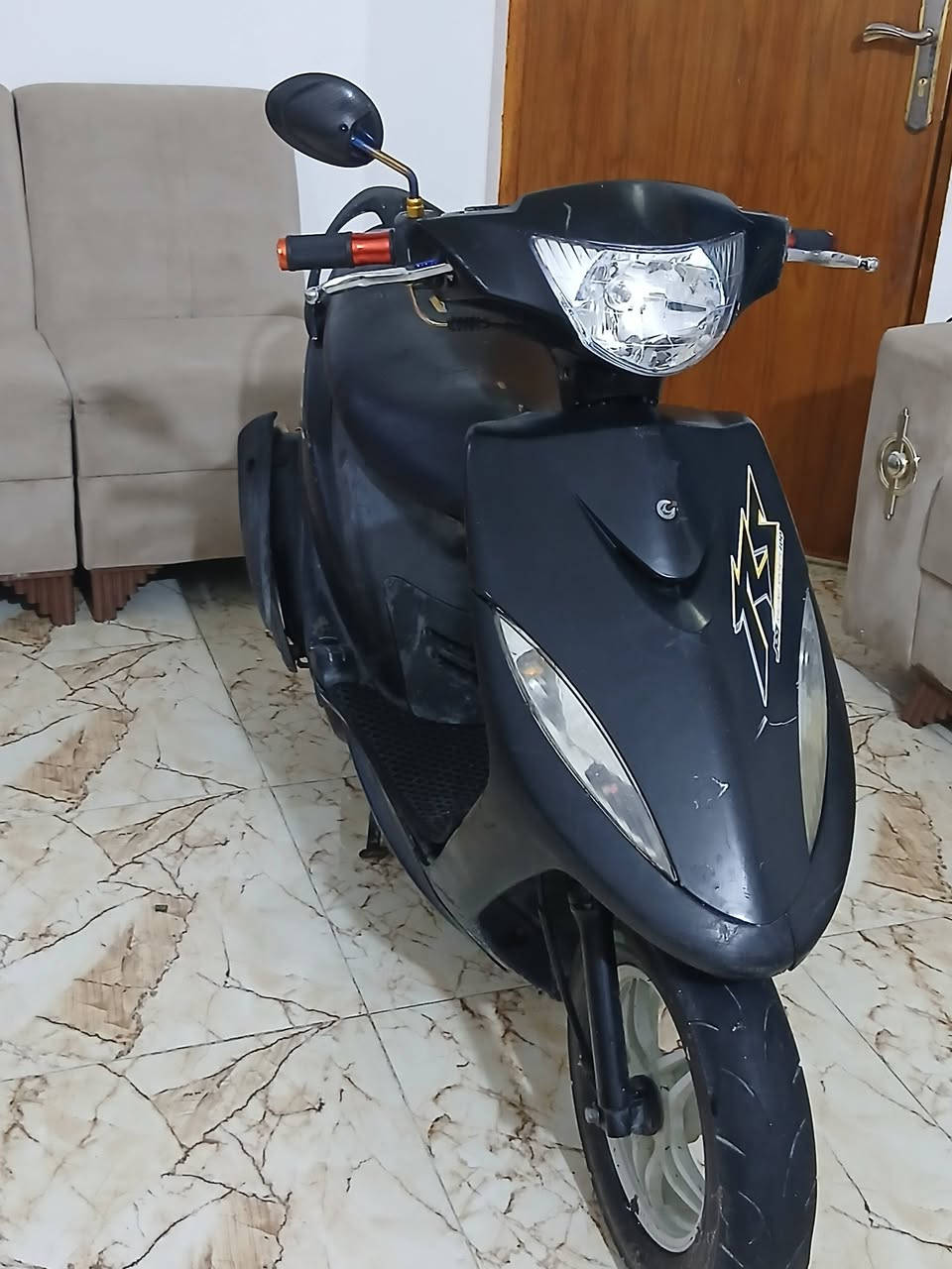 ماكس عدله 50 بلاد ما نقصها شي ( نكراه سلف ) وشغاله من طول للطول كلها كهربائيات  لايت اشاير سكن دشبول قفل ستيرن ( مفتوحه ولفات ناعمه ناعمه خرسه دراجه نهضه شك الكاع ومعدل ) لا تبخر ولا تنقص دهن كفرات اصلي مختمات مكاني ناصريه الاسكان الصناعي مقابيل البوفياض مجمع نور الناضر *********** السعر 500 وبيه مجال
