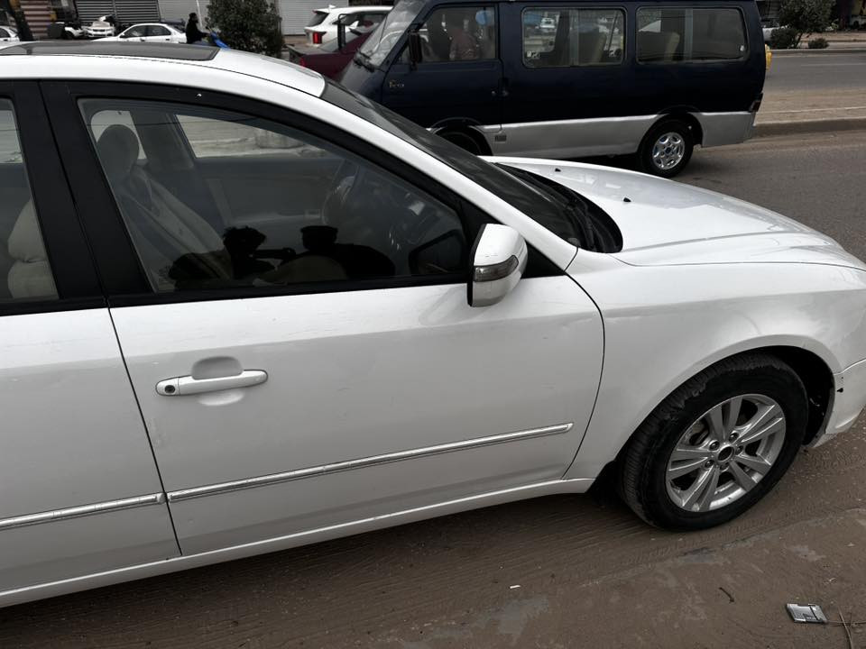 سوناتا خليجي ١١

الموصفات 

محرك ٢٤٠٠

فتحة بالقمارة 

تحكم ستيرن 

اشاير بالمري 

شاشة داخلية 

بيهه صبغ باب خلفي + الدواير 

السعر ١٢٢ و بي مجال بسيط 
مكاني حلة 
***********
