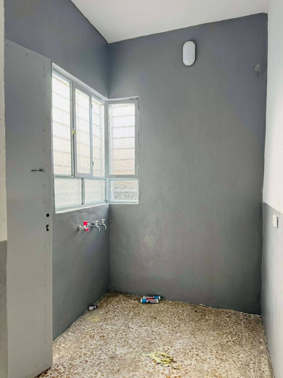 بيت للبيع المساحه 125متر البيت طابق ونص البيت سند طابو الزهور شرط العنوان موصل حي  شارع 30خلف مدرست   المكارم السعر64 مليون وبي مجال الاستفسار اكثر الاتصال *********** واتساب
