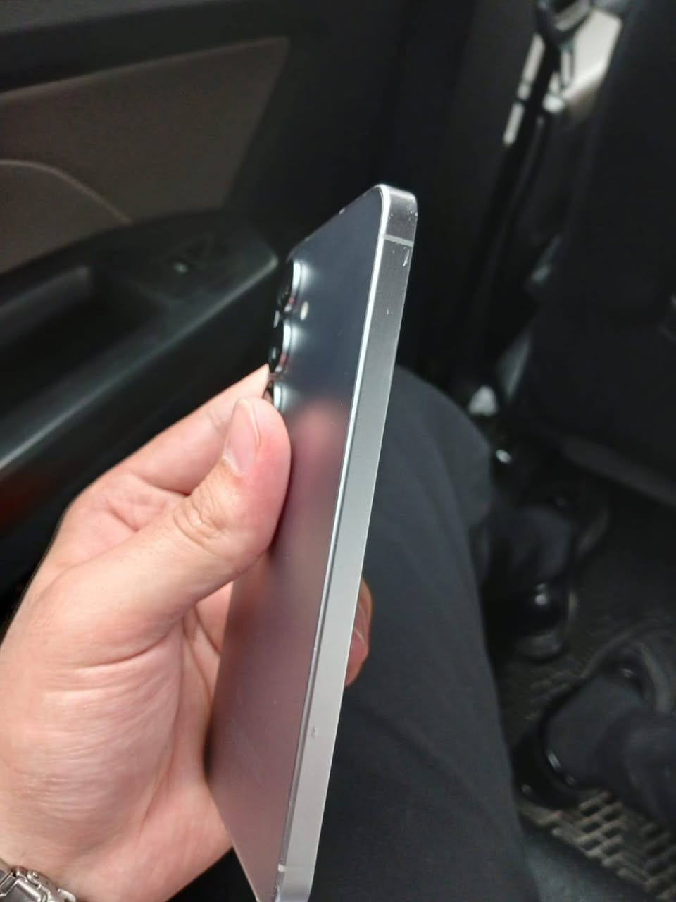 السلام عليكم
سامسونج s25 العادي 
اللون سلفر 
ذاكرة 256
ثلاث كامرات الاساسيه 50 بيكا بكسل 
والاماميه 12 ميكا بكسل 
كارتون و ضمان عين الفهد 
بغداد 
السعر 600 الف 
للعلم والامانه الجهاز بي بعض الخدوش البسيطه 
*********** واتساب 
***********
