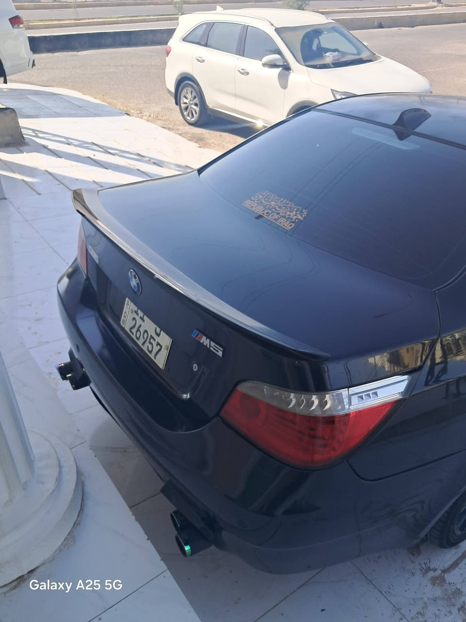 السلام عليكم
e60 موديل 2010 محرك N52 3000 
فول موصفات رقم بغداد الجديد 
وراد امريكي الحادث مرفق وي الصور خفيف 
عليها كت M دركه M سياره نضيفه ومصروف عليها هواي 
بيها صبغ صفحه الصدر والبنيد والصندوق جماليه فقط اثر جراد 
ويل رياضي M هواي بيها موصفات حلوه 
سعر ١٤٢ وبيها مجال للشراي التحويل مباشر 
للتواصل ***********
