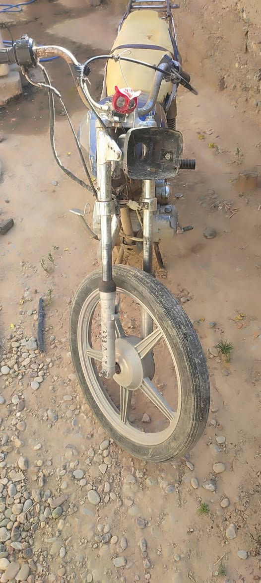 إسلام عليكم 
يوجد موطور للبيع السعر 100قفل 
محرك نضيف لاصرف ولا بخار
وياله جدد  تايرات جدد  دبلاتو شغاله
(العينه مالتو منتهيه) مابي اي عيب
الخاص مفتوح   رقم ***********
