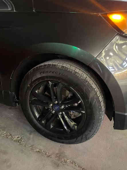 فورد ايدج
2019 SEL

وارد امريكي 

. محرك 2.5 توربو 

. ناقل حركة أوتوماتيك 8 سرعات 

تدفئه مقاعد اماميه و خلفيه  +  كشنات كهرباء 

. تجهيزات مريحة ، تكييف مزدوج (climate control)، زجاج كهربائي، نوافذ كهربائية ، قفل / فتح كهربائي فتحات USB / شحن / بلوتوث.

. شاشة لمس  12 إنش + دعم Apple CarPlay / Android Auto ، راديو / بلوتوث

. ضرر : 3 قطع صبغ 
. السعر: 165 و بيها مجال
***********
