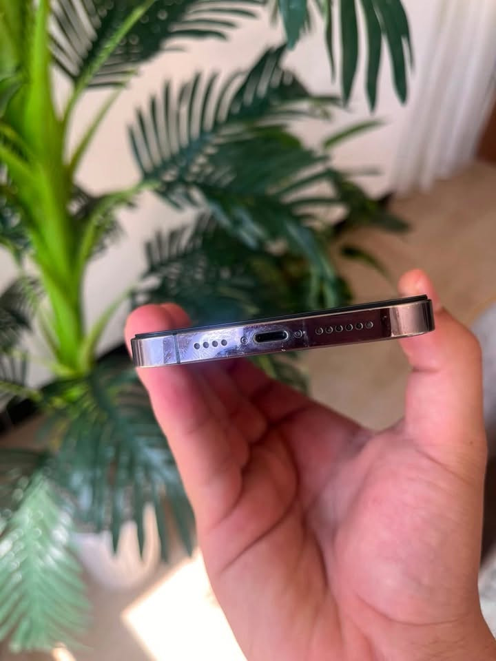 📱 للبيع: آيفون 14 برو ماكس (iPhone 14 Pro Max)
الذاكرة: 256 جيجابايت.
 النظافة: الجهاز نظيف كلش وبحالة ممتازة من ناحية المظهر والاستخدام.
 منفذ الشريحة: سيم كارت واحد.
🛠️ حالة الجهاز (بكل أمانة وشفافية):
 المستبدل: مبدل شاشة وبطارية فقط.
 النواقص: زر خفض الصوت عاطل فقط (تكدر تتحكم بالصوت من الشاشة طبيعي).
💵 السعر والموقع:
 السعر: 700 ألف دينار عراقي (وبيه مجال قليل للشراي).
 الموقع: بكرة جو - شارع عوال.
📞 للاستفسار والتواصل (واتساب):
 رقم الهاتف: ***********
