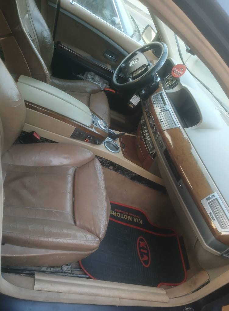 سلام عليكم بي ام باخره ٢٠٠١ محدث ٢٠٠٨ محرك وحجم ٧٤٥ لون نيلي رقم دهوك انكليزي باسمي سنويه ٢٠٢٩ السياره بيها قماره مبدله من التكم شغل راقي جدا سعر ٩٥ بدون مراوس بيع فقط تحويل ثاني يوم مكان السياره بغداد شعب شارع الصحه *********** بغداد, العراق
