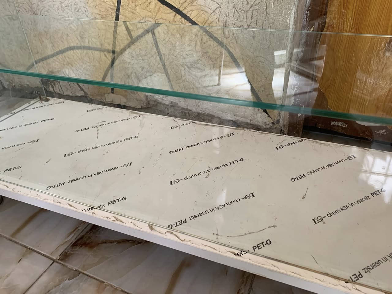 ميز جام نضيف جدا قياس 120 سعر قفل 100 الف 
عنواني كربلاء الحر هـ***********
