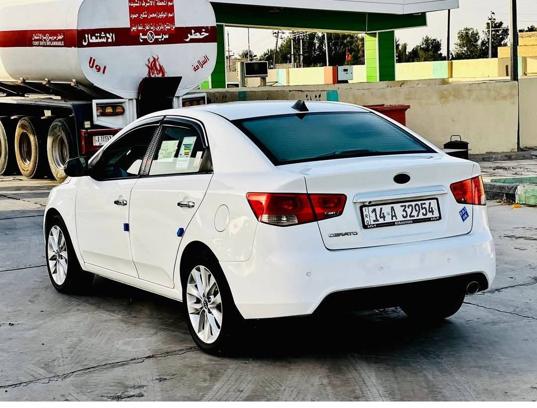 السلام عليكم
سيراتو خليجي فول مواصفات موديل 2012
بصمه تحكم ستيرن مرايه الجانبيه شفط فتحه سقف
صدر جديد مكينه جديده  منضومه تبريد كامله جديده
تخم تاير جديد سياره جاهزه ما ناقصها شي السعر ٩٨
راسلني واتساب وادزلك صور السونار مالتها موجود
***********
السعر ٩٨  العنوان بغداد الشعله
