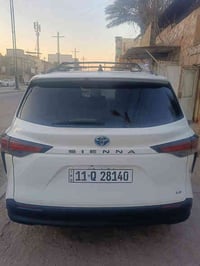 تويوتا سينا هايبرد موديل 22 ماشيه 14ميل فقط مامشتغله خط بغدادباسمي حاد...
