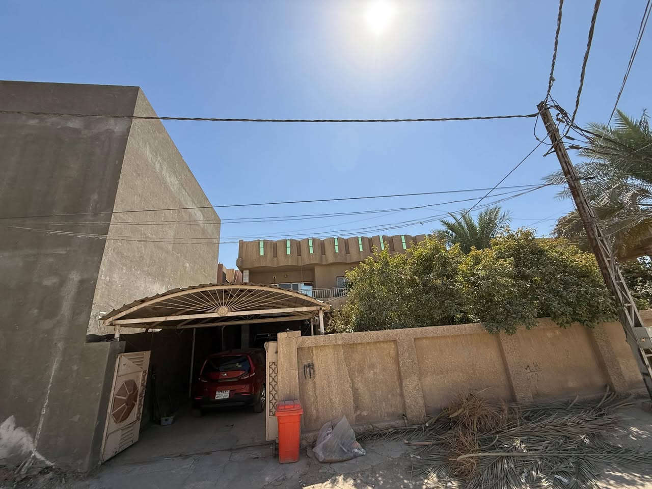 السلام عليكم 
بيت للايجار ...يصلح روضه أو مجمع طبي او مكتب او مؤسسه حكوميه 
مساحه الدار 400م الموقع الكرامه قرب بقاليه الفهنراوي شارع الكرامه 
اي استفسار او الاتصال على الرقم *********** واتساب @إشارة
