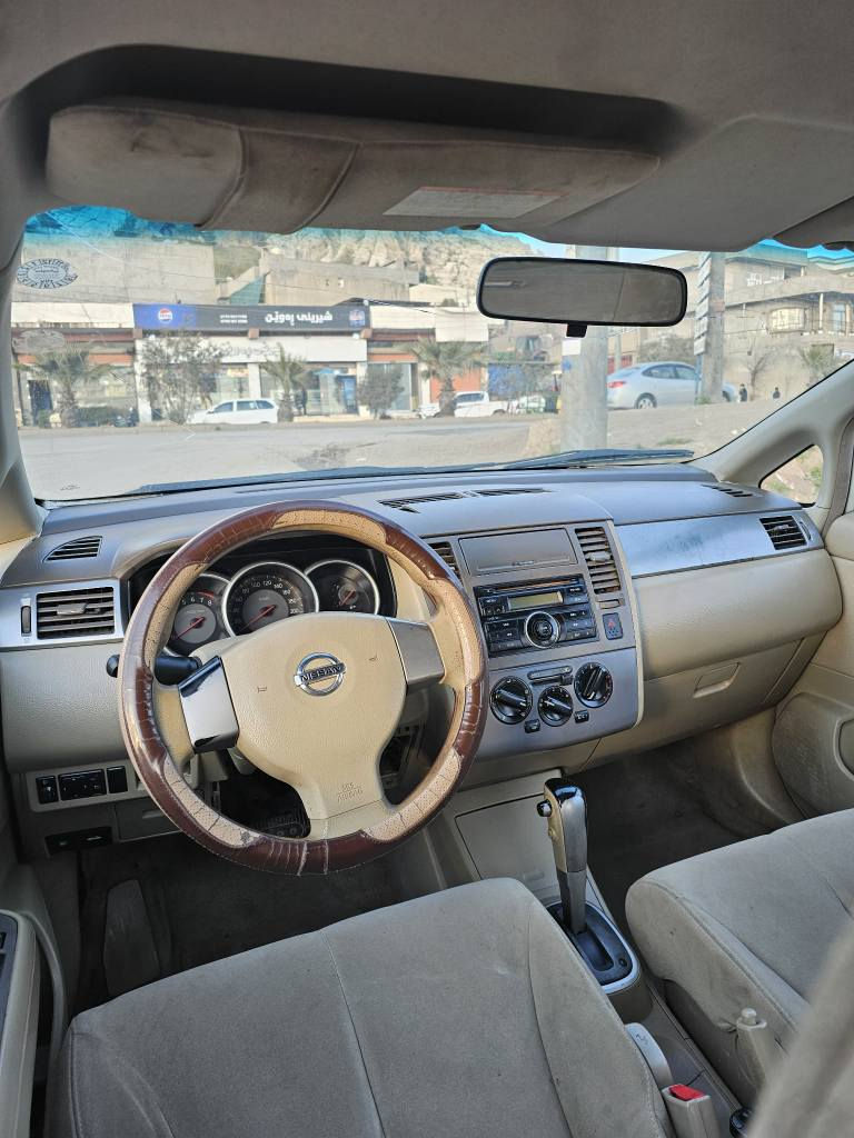 نیسان تیدا ٢٠٠٧ چوار جام کارەبا پێشوو دوای هیچ پیوەنیە لە سەر ساخی چوار پارچەی بۆیاخە ناو زەردە  تایەی تازەیە   تازە سەنەوی بە سەر چوە  ماڵی دۆستە 
٧٧ گەڵا 
شوین سیدسادق 
***********
*********** السليمانية, العراق
