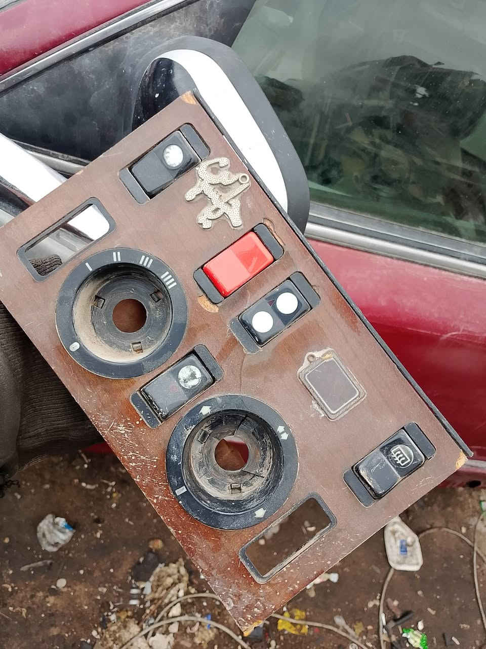 السلام عليكم يوجد غراض سياره كامله مرسيدس و ب انسب الاسعار دعاميات اماميه و خلفيه جدد ***********
