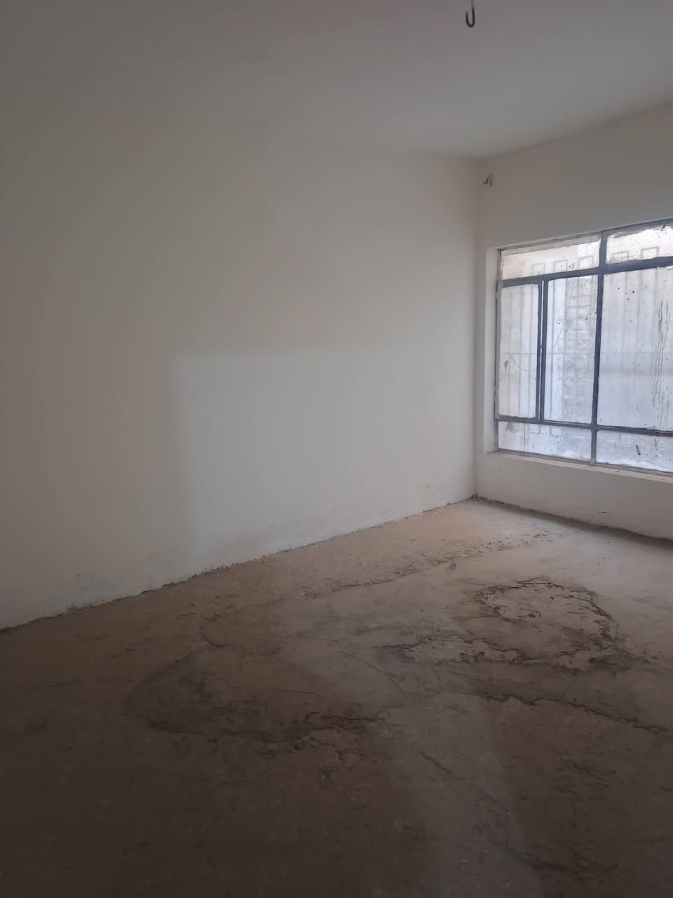 السلام عليكم بيت سكني  سند مستقل ومالك واحد للبيع
🔹 المساحة 143 متر
🔹 الموقع بغداد الدورة شارع 60 نهاية منطقة ال 120
🔹 طابق واحد يصلح للسكن يحتوي على صحيات وغرفة نوم وهول واستقبال وممر كبير ومطبخ بالإضافة إلى مخزن خارجي وكراج وترك خلف البيت أيضا. يقع قريب جدا عن الشارع العام أول فرع 
البيع على المتر  
📞 للاستفسار *********** واتساب أو اتصال أو خاص
