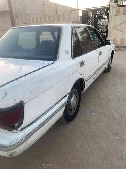 سلام عليكم سياره سيدان للبيع موديل 90 سياره بيها لكط خياسات بصيطه سعر 35 وبيها مجال  مكان السياره بصره سفوان رقم الهاتف *********** محرك وكير مكفولات رقم صدامي شرط التحويل
