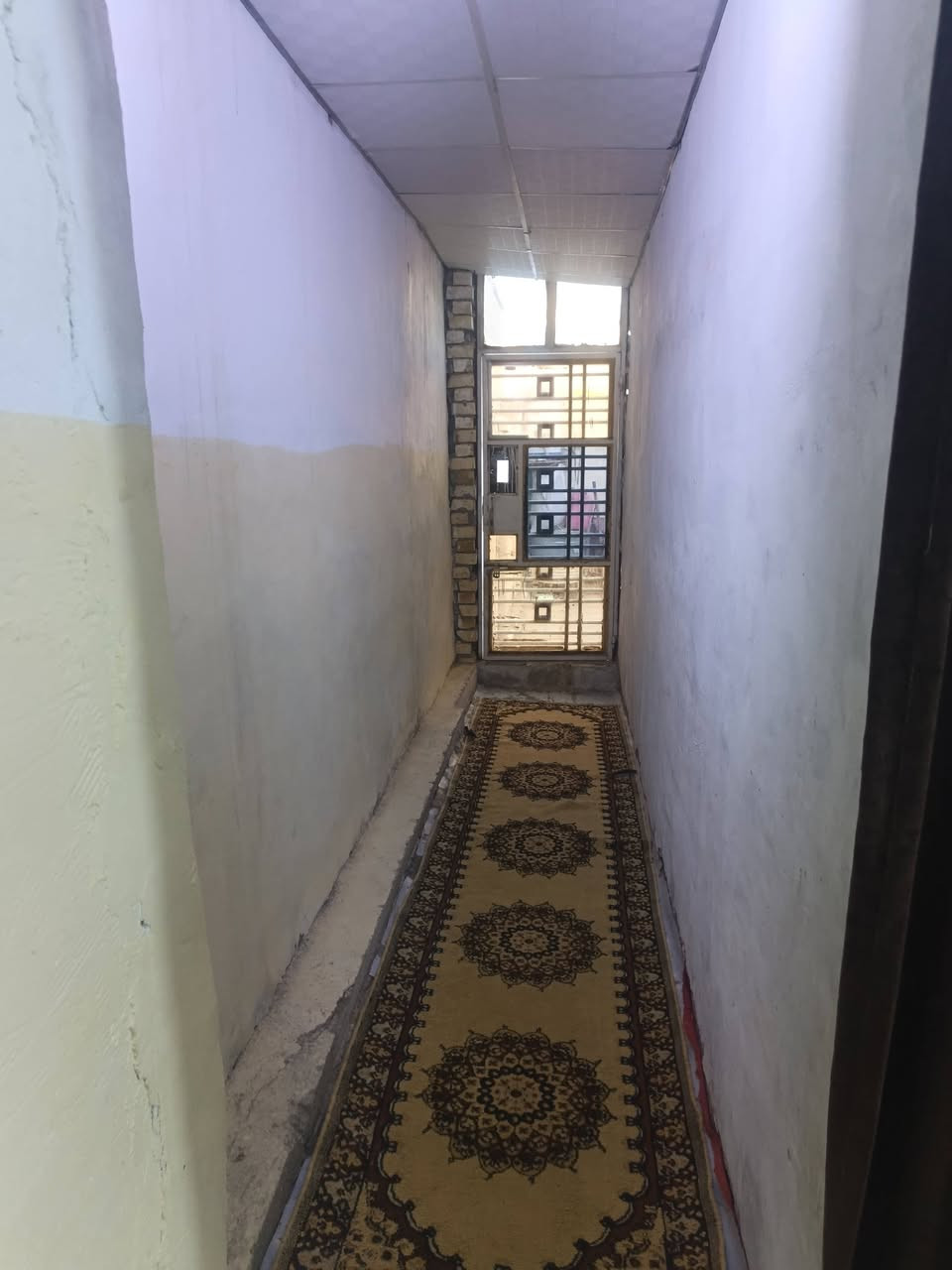 السلام عليكم بيت زراعي مقابل شارع لمستشفى خلف معمل الثلج الخط الثاني مساحه 125 واجهته 5 متوفر ماي وكهرباء وتبليط 
للاستفسار ***********
