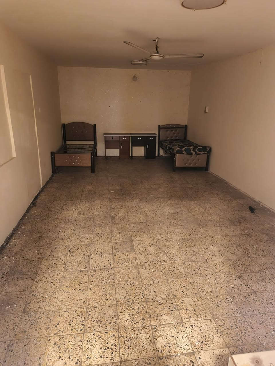 شقه حديثة للايجار منفصلة بالكامل  موقع مميز جدا. تصلح شركة او مكتب تجاري او سكن طلاب. او شركة سياحة  او منفذ للصيرفه  السيدية الشارع العام قريب جامعة الفراهيدي. مقابيل مدارس الانكليزية.  للاستفسار الاتصال على صاحب الشقة مباشر ***********
يوجد محل للايجار ايظا
