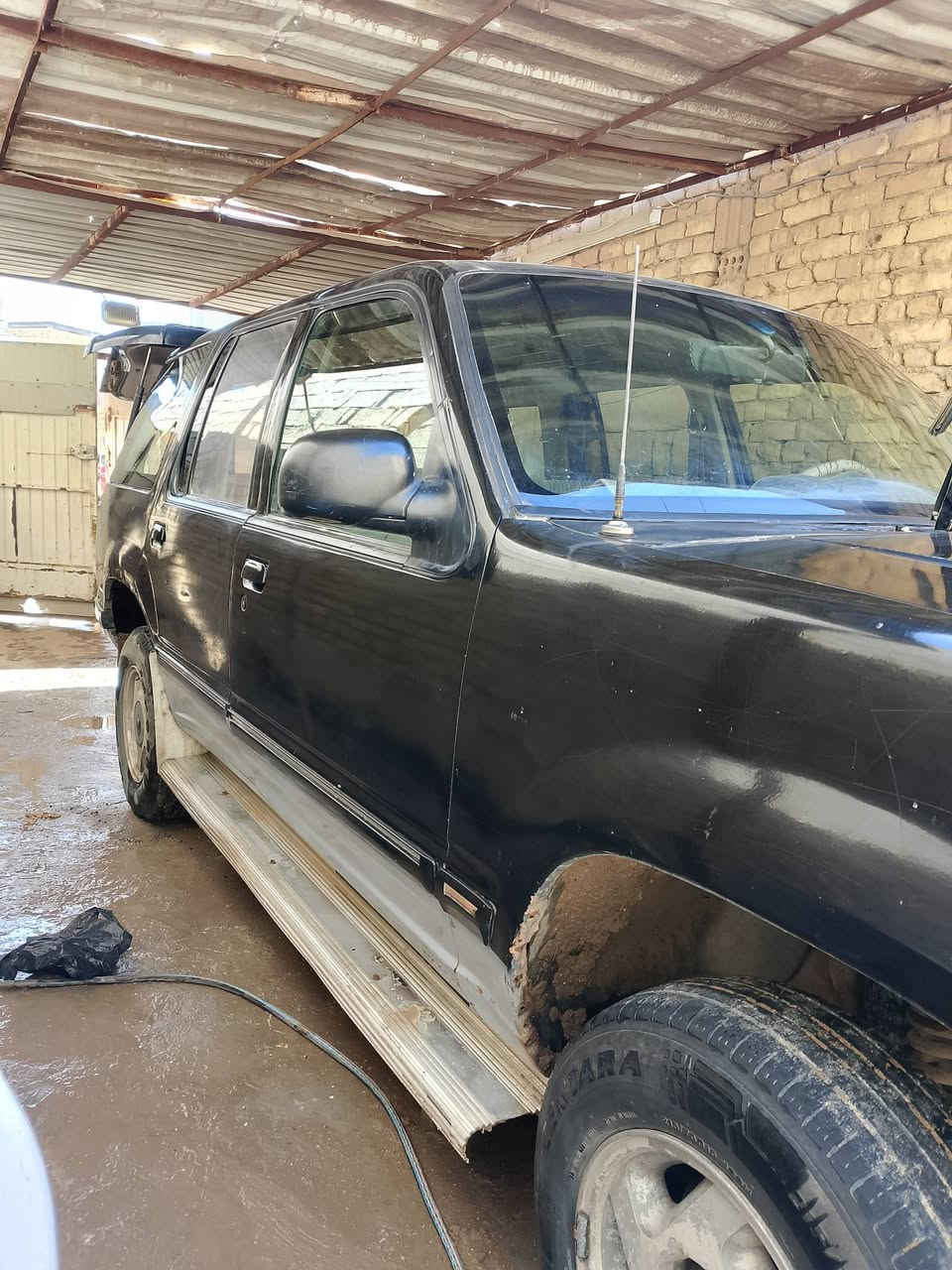 فورد موديل ٩٢
كير ومحرك ٢٥٠٠ مكفولات سنويه نهاية ٢٧ 
سياره جاهزه .المكان ناصريه قضاء النصر 
السعر ٢٢ وبيها مجال
***********
