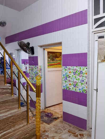 بسم الله...بيت زراعي للبيع 200متر قرب مجمع الفرقان يبعدعن طريق الصلاحيه 100م كونكريت مسلح جديد غرفتين وصاله واستقبال ومطبخ وصحيات بناء جديد درجه اولى سند 25 عرض الشارع 8م 
السعر 85 مليون اليشتري يتصل ***********
