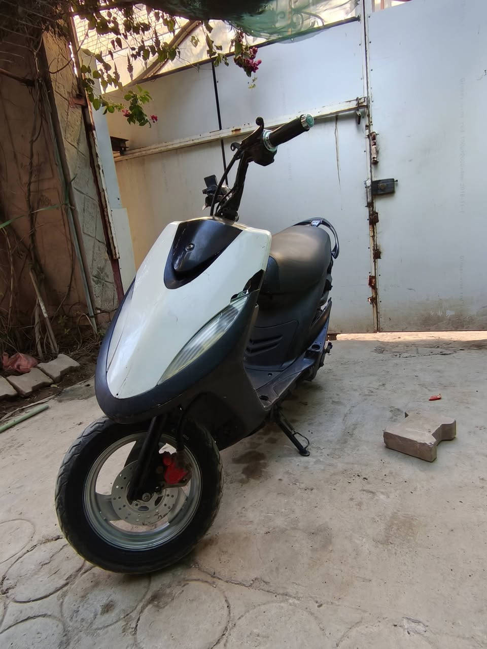 السلام عليكم دراجه ماكس عدله 🛵 كفاله عامه للبيع سعره 450وبيه مجال عنواني دوانيه حي العسكري قرب فلكه العلماء رقمي📞 ***********  اذا مو شراي لا اتراسل.
